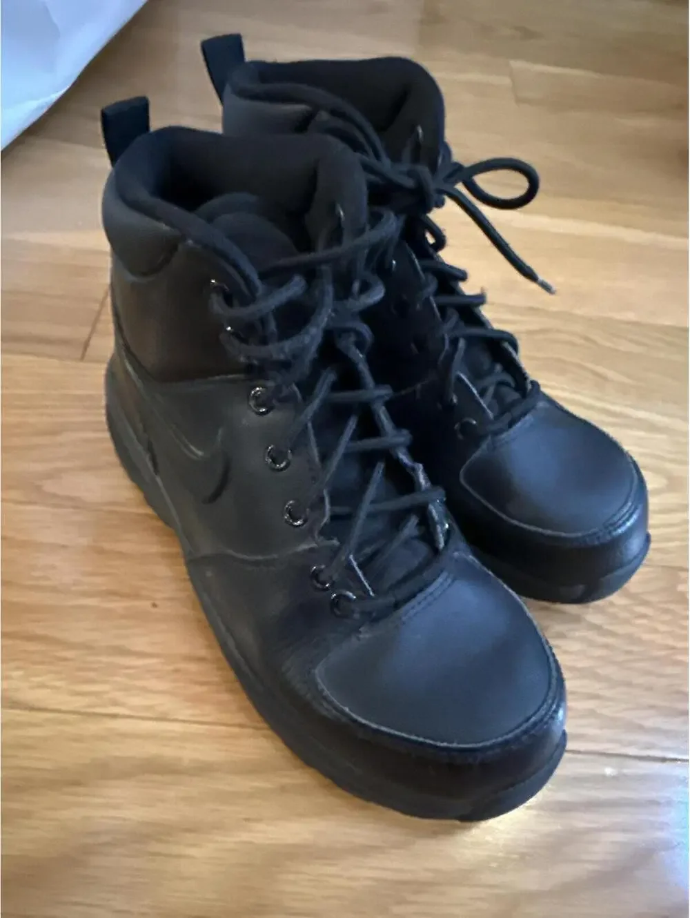 Nike manoa leather